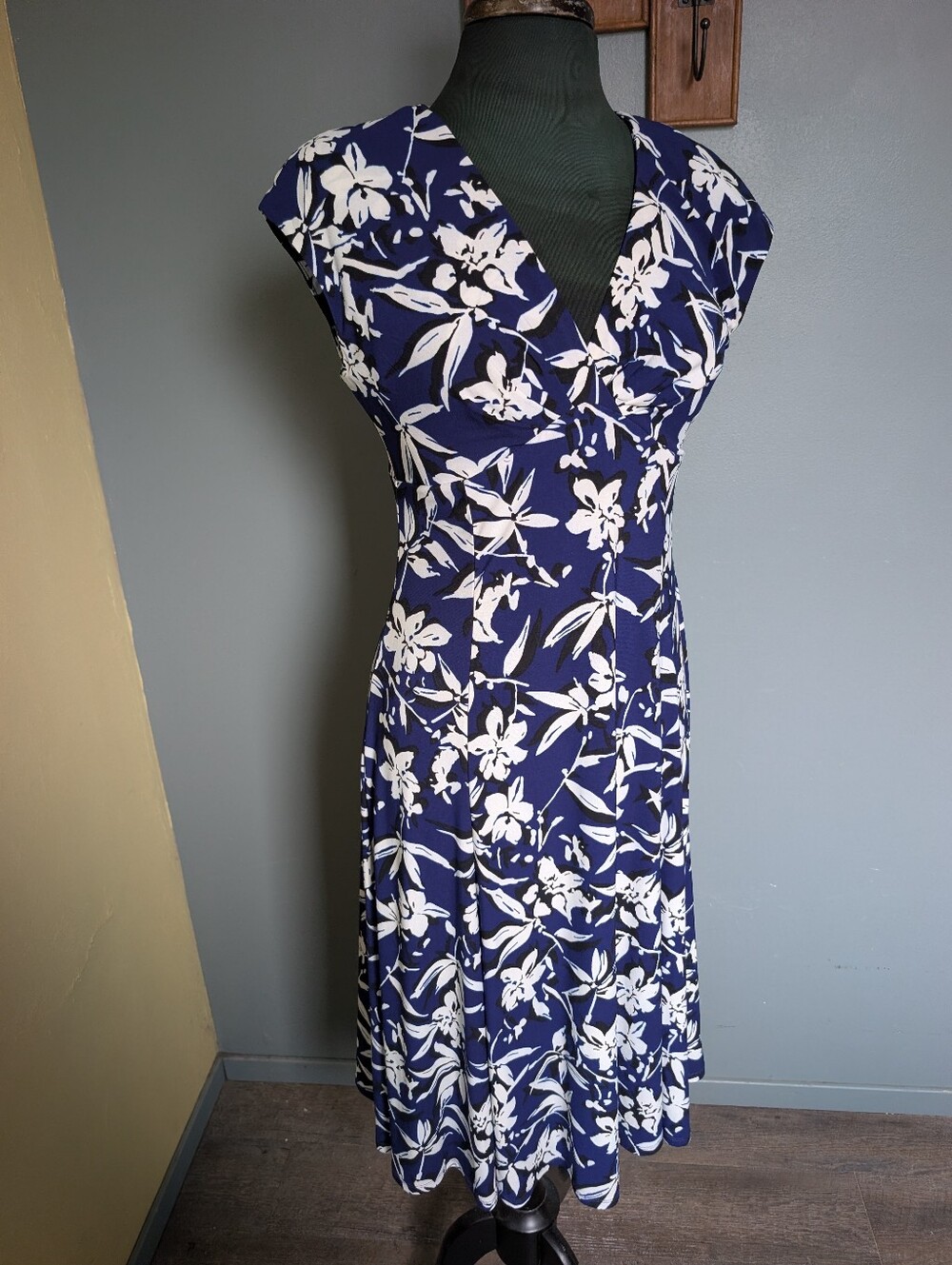 Chaps Women's Navy Blue Floral V-Neck Dress